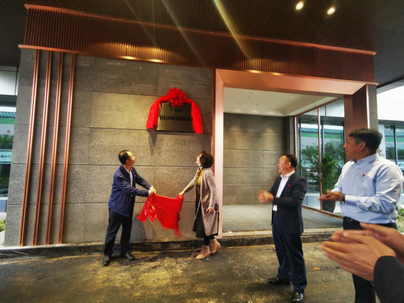 新起點(diǎn) 新征程 新要求 ——市國(guó)資委黨委書記、主任苗惠芳，市城管局黨組書記、局長(zhǎng)易勛指導(dǎo)城市停車建設(shè)工作